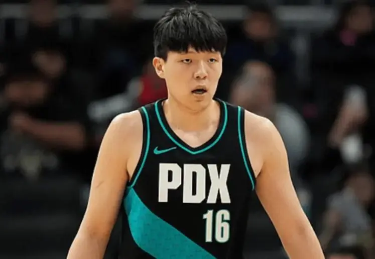 开云体育-杨瀚森首节出战4分钟，投篮1投0中得到0分1篮板0助攻